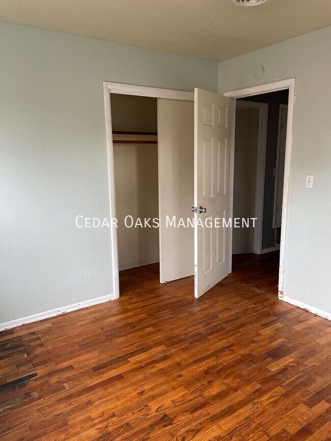 Building Photo - 314 S Neal-