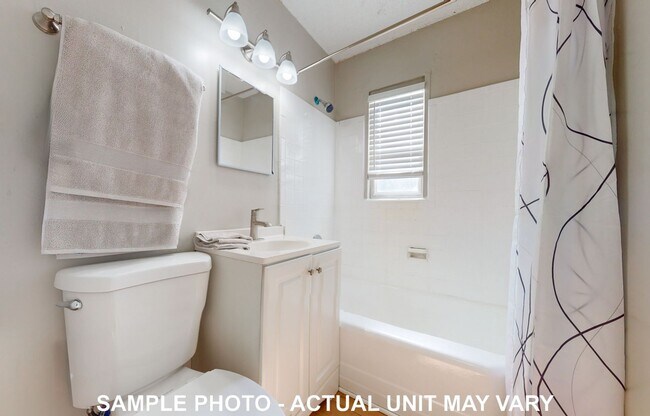 Building Photo - Updated 2 Bedroom Jacksonville Heights Apa...