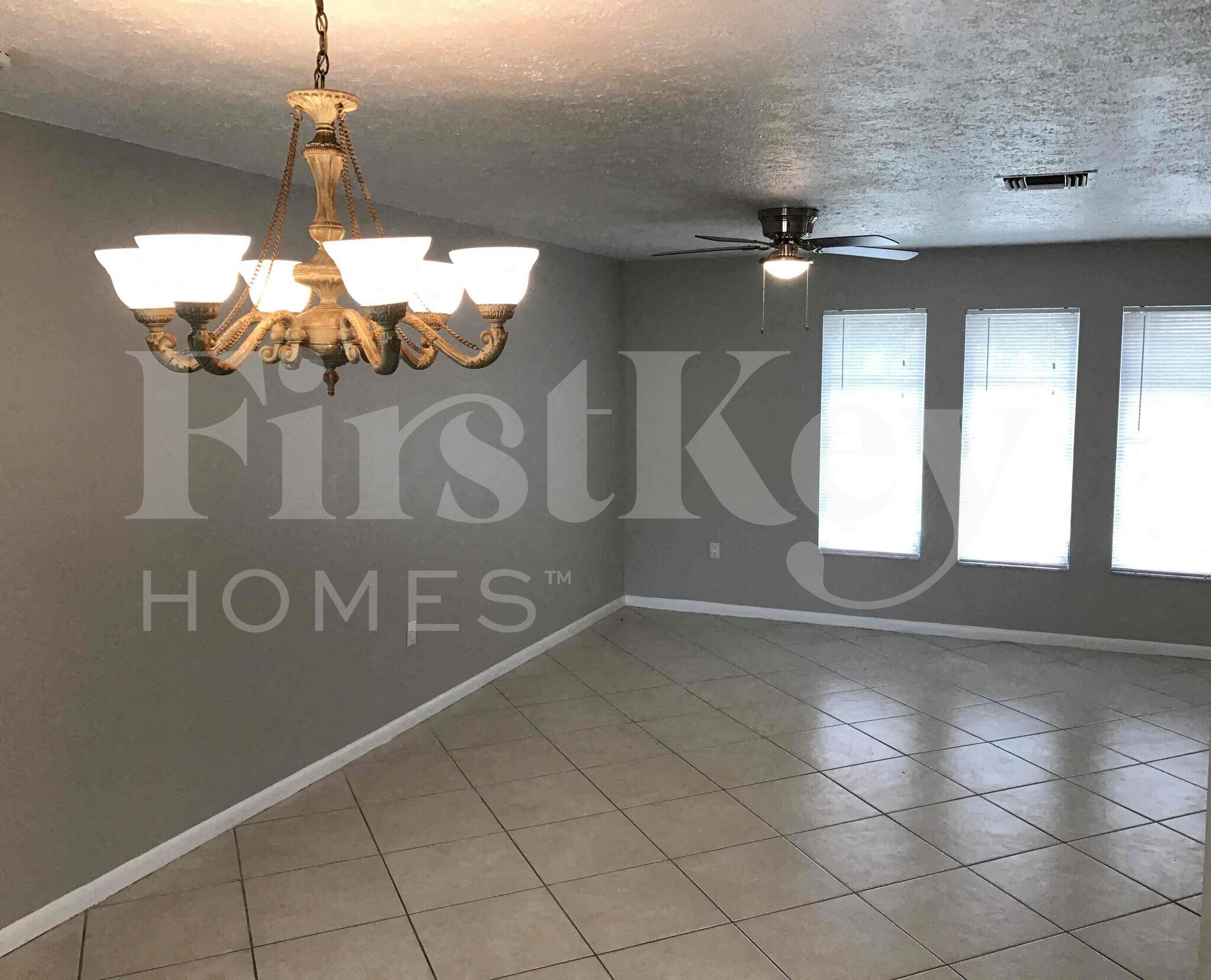 Building Photo - 904 SE 34th Terrace