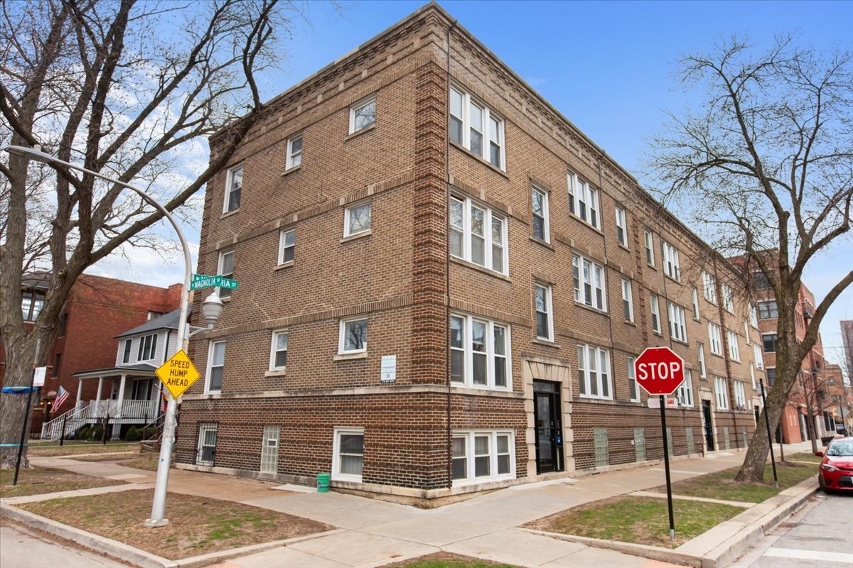 Building Photo - 1218 W Victoria St