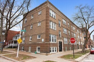 Building Photo - 1224 W Victoria St