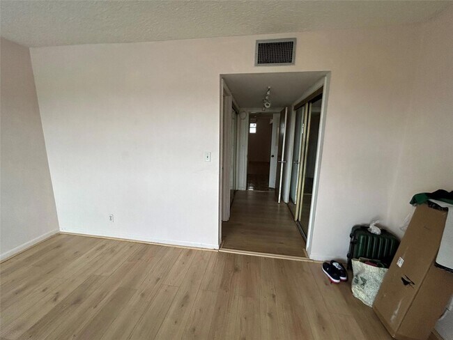 Building Photo - 3301 Spanish Moss Terrace