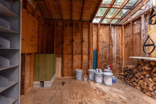 Building Photo - 510 Oakwood Ave