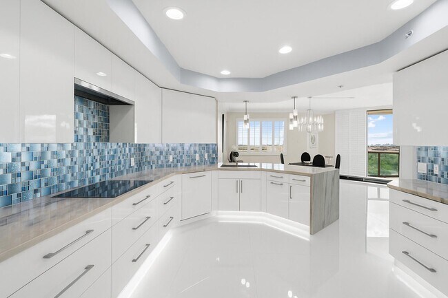 Primary Photo - 3610 Gardens Pkwy