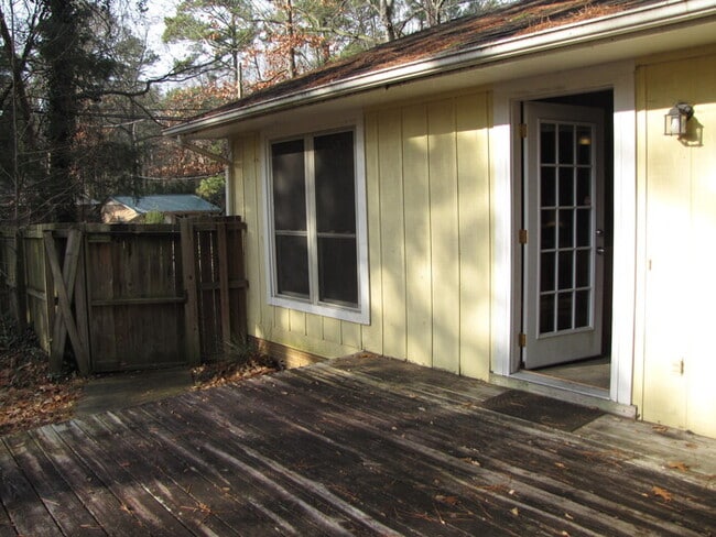 Building Photo - 2813 Dogwood Rd
