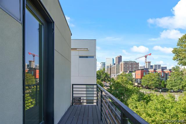 Building Photo - 2414 Glenarm Pl