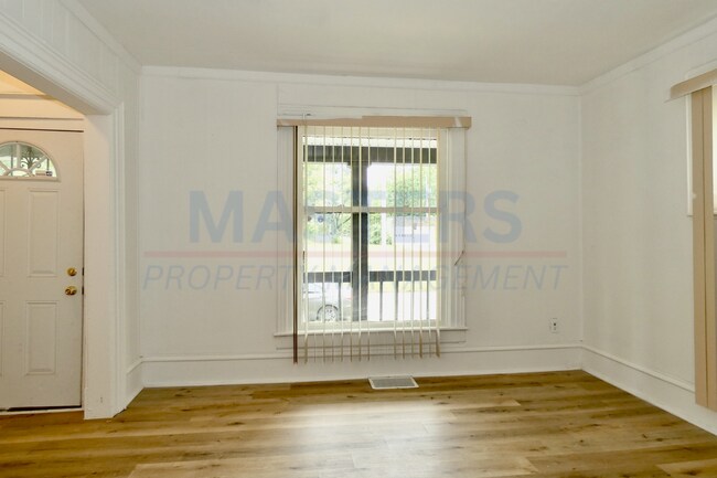 Building Photo - 1026 Oakwood Ave