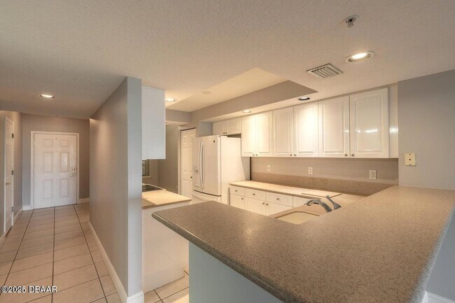 Building Photo - 4650 Links Village Dr