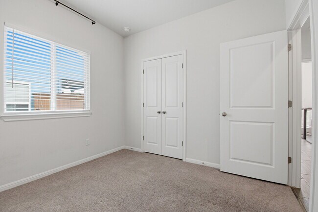 Building Photo - "Charming 3-Bed Oasis in San Marcos with 2 Full Baths – 1424 Sq Ft of Comfort!"