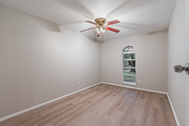 Building Photo - 3728 Yosemite Dr