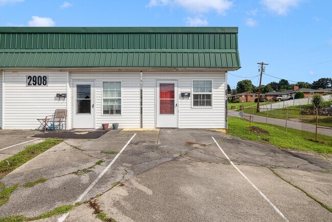 Building Photo - 2908 Bloomingdale Rd