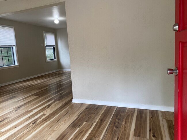 Building Photo - 2046 W 17th St