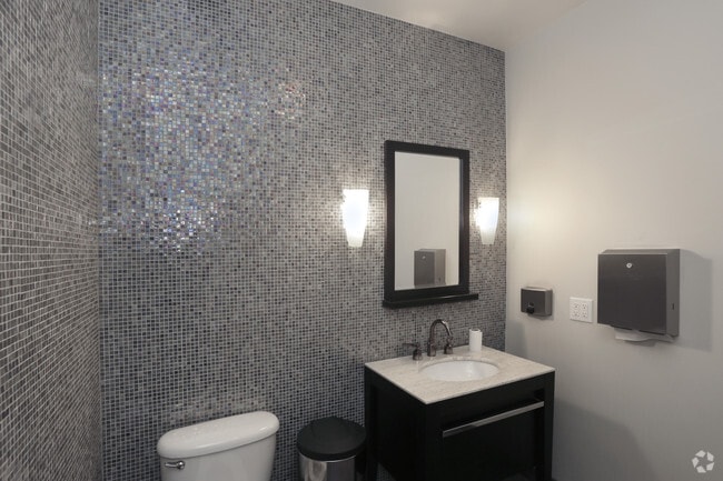 Interior Photo - Metro 417