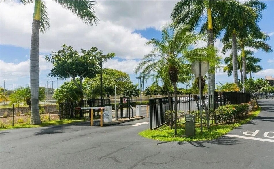 Building Photo - 94-302-302 Paiwa St