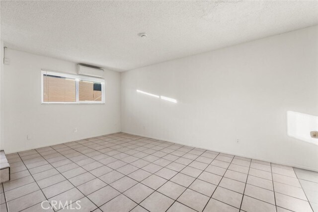 Building Photo - 324 E Ave Q7