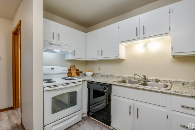 Building Photo - 1/2 OFF FIRST MONTHS RENT SPECIAL!
