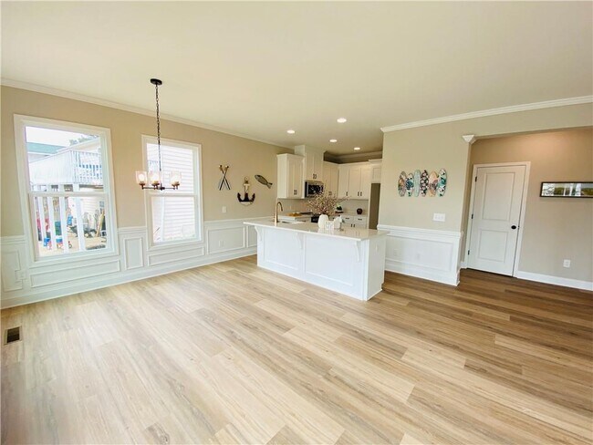 Building Photo - 6960 Diana Cir
