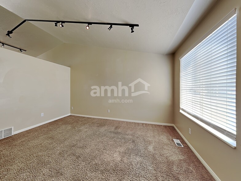 Building Photo - 1381 N 2225 W