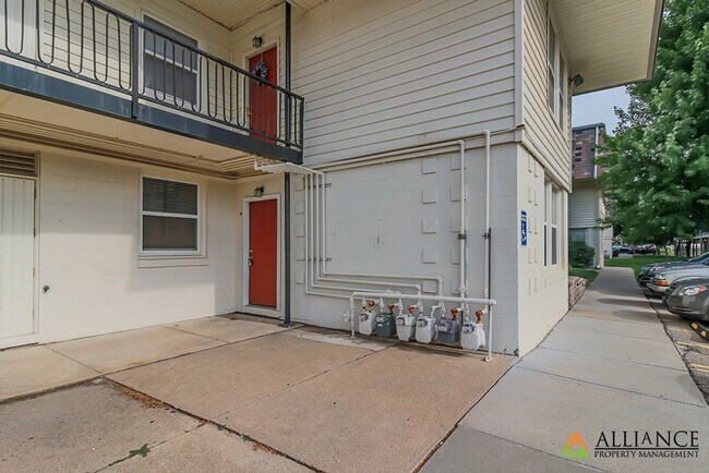 Building Photo - 1510 College Ave