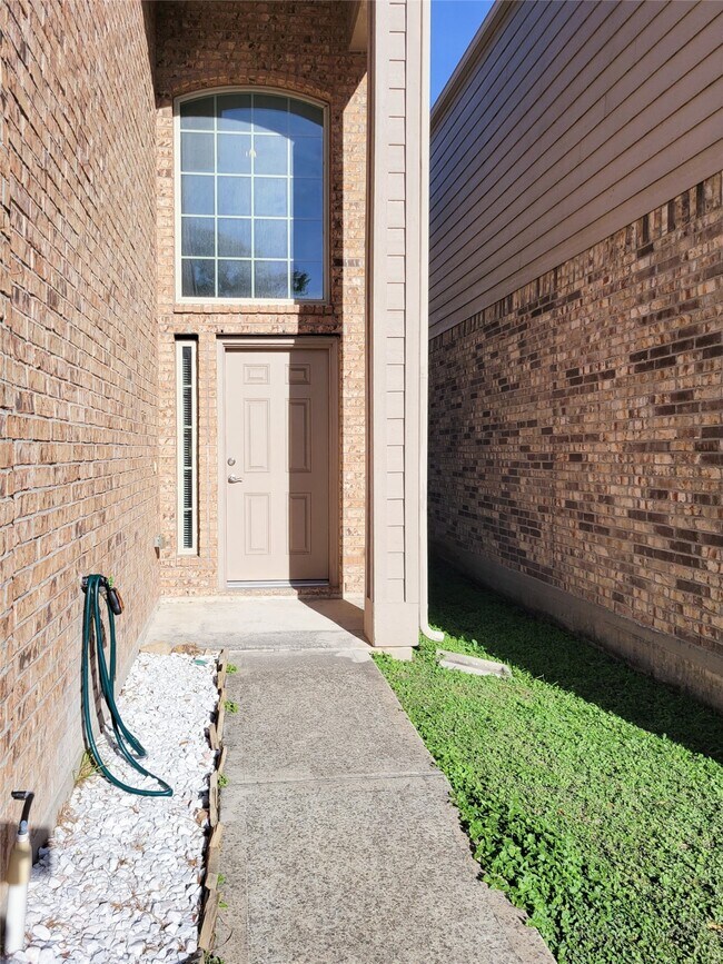 Building Photo - 17018 Taffaine Dr