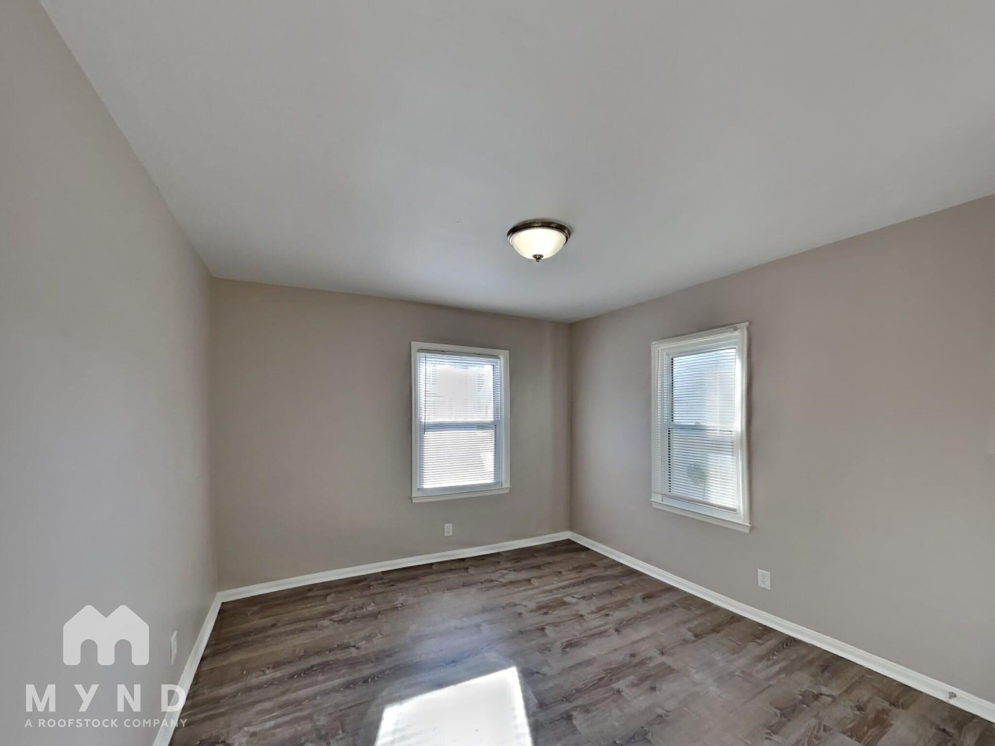 Building Photo - 635 Oakwood Ave