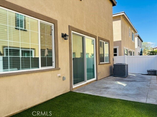 Building Photo - 40472 Melrose Dr