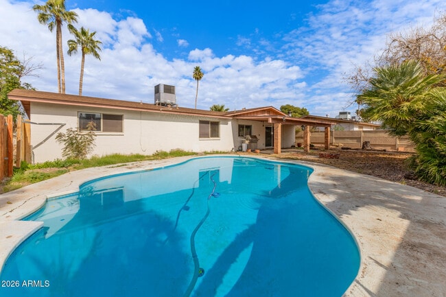 Building Photo - 4731 W Shaw Butte Dr