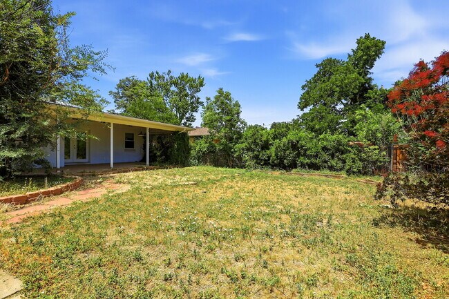 Building Photo - $2,145.95 with $600 off the first month's rent, 2 Beds - 1 Bath, Single Family Home in Denver wit...