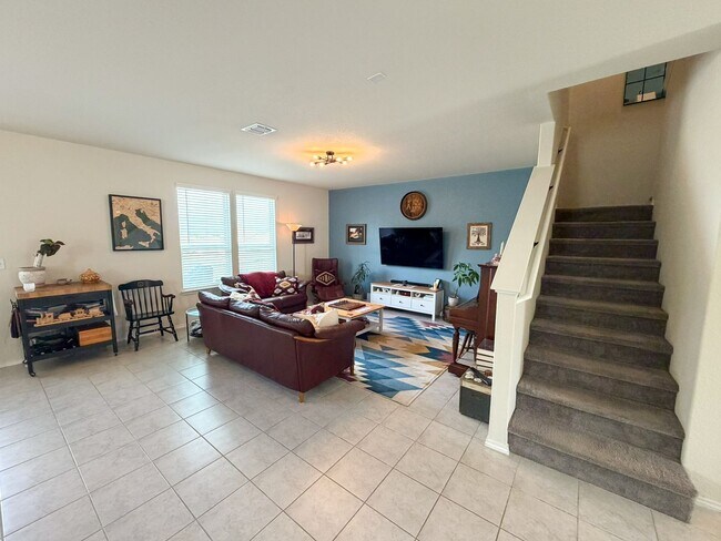Building Photo - Well Maintained 3 bedroom 2.5 bath in COMAL ISD!