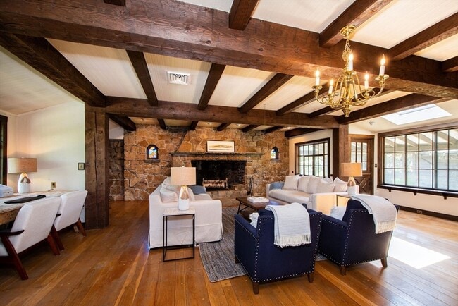 Building Photo - 19 Hobart Ln