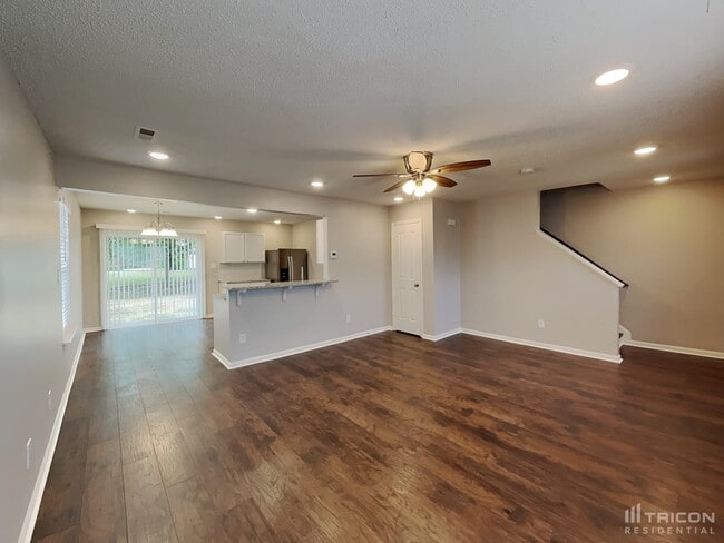 Building Photo - 11350 Northwoods Forest Dr