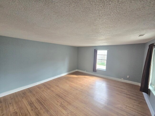 Building Photo - 1007 Olsen Ave