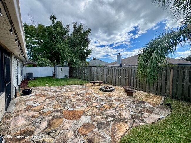Building Photo - 12850 Chets Creek Dr N
