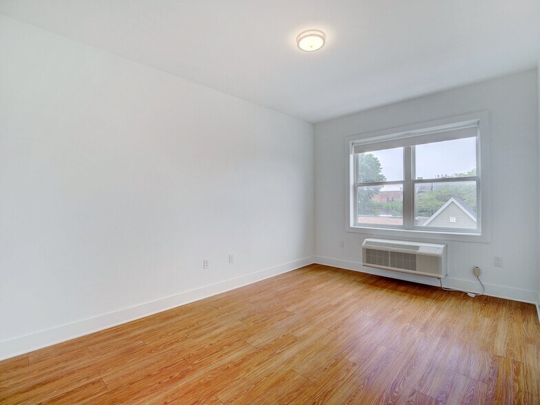 Building Photo - 429 Bergen Ave