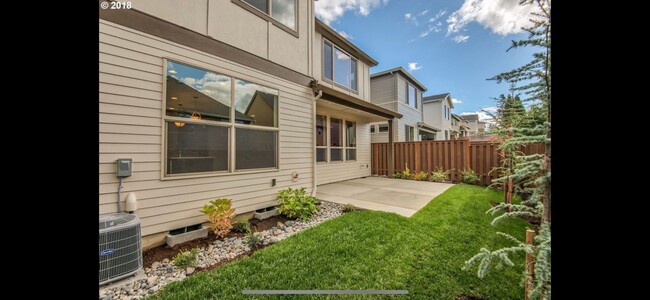 Building Photo - Stunning Executive Home in Cedar Mill/Beth...