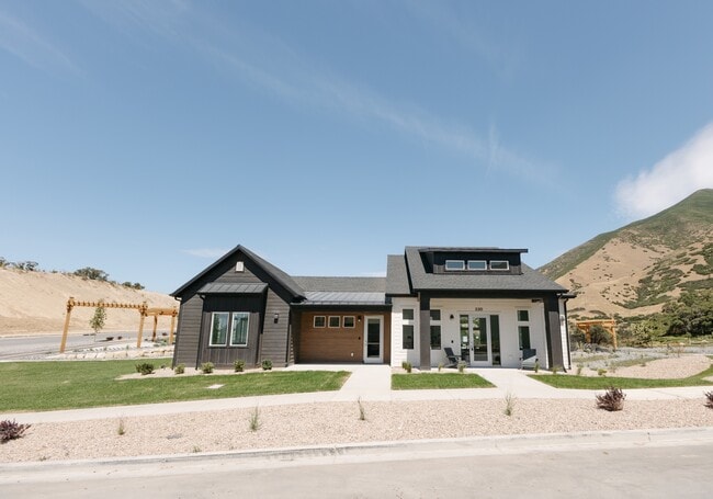 Building Photo - 4655 Alder Dr