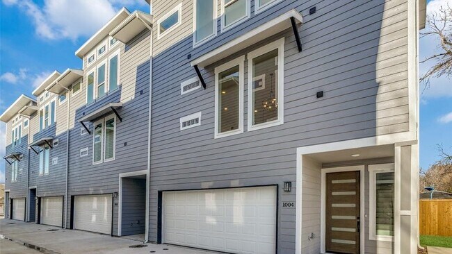 Building Photo - 1541 BriarCliff Rd
