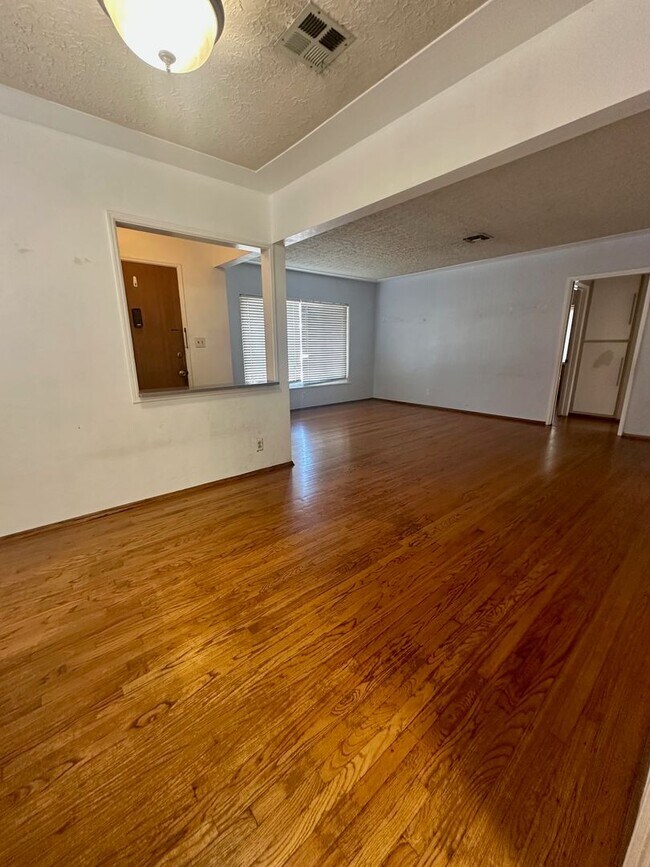 Building Photo - Large home in West Chula Vista
