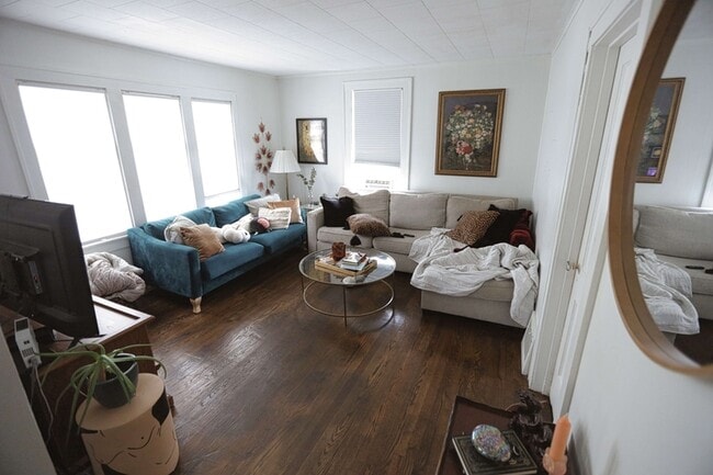 Building Photo - 826 Pennoyer Ave