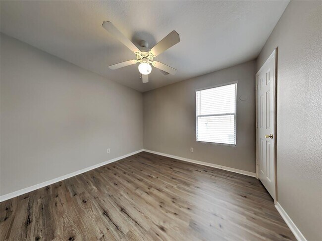 Building Photo - 2343 Village Leaf Dr