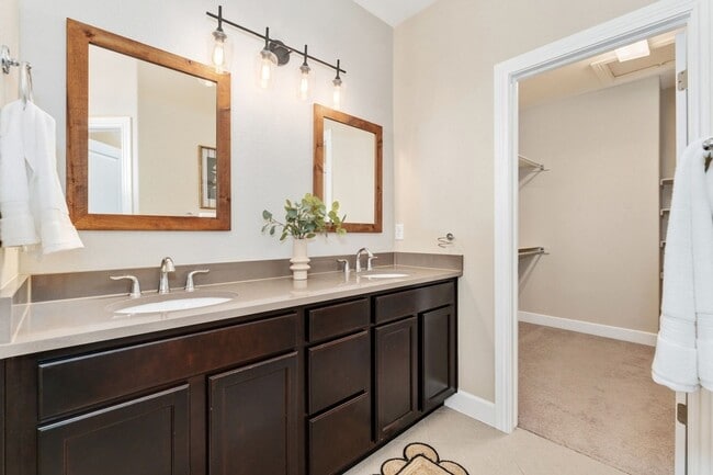 Building Photo - Evolve Real Estate: Evolve Real Estate: Meticulous Executive 4 Bedroom Plus Den Plus Finished Bas...