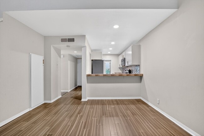 Building Photo - 25 Tangelo