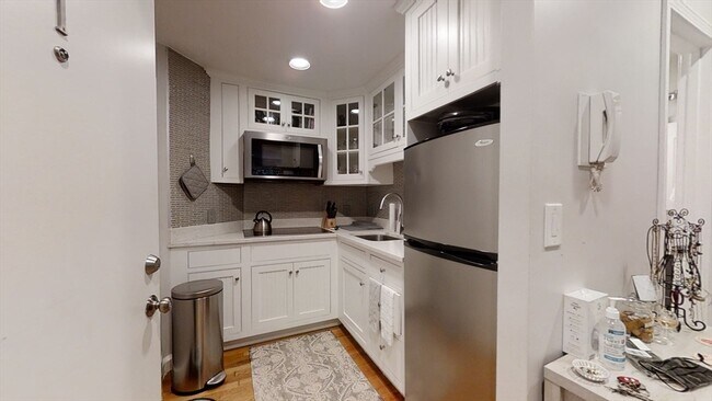 Building Photo - 125 Beacon St