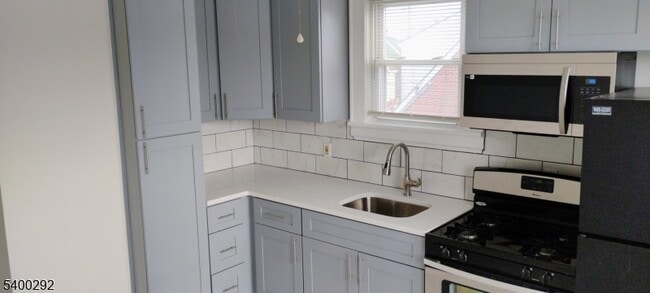 Building Photo - 71 Crystal St