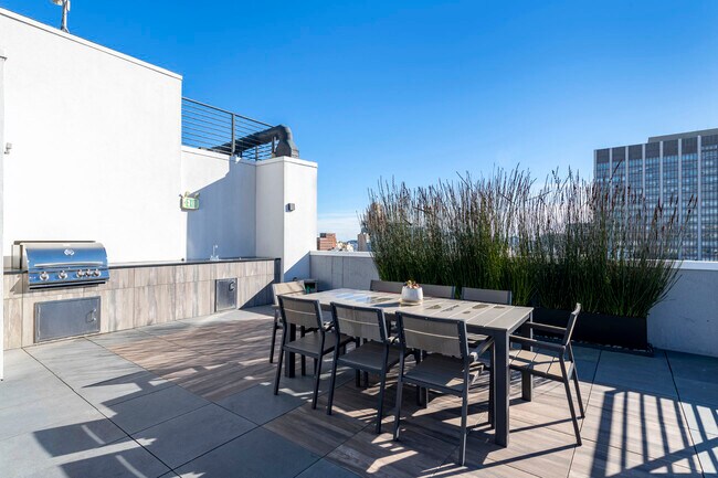 Building Photo - 719 Larkin St