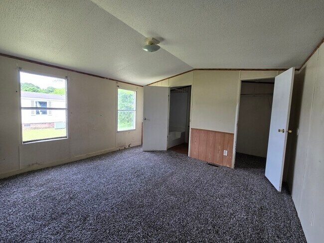 Building Photo - 2502 Cattail Cir
