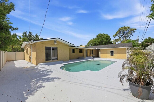 Building Photo - 3707 Pelican Ln