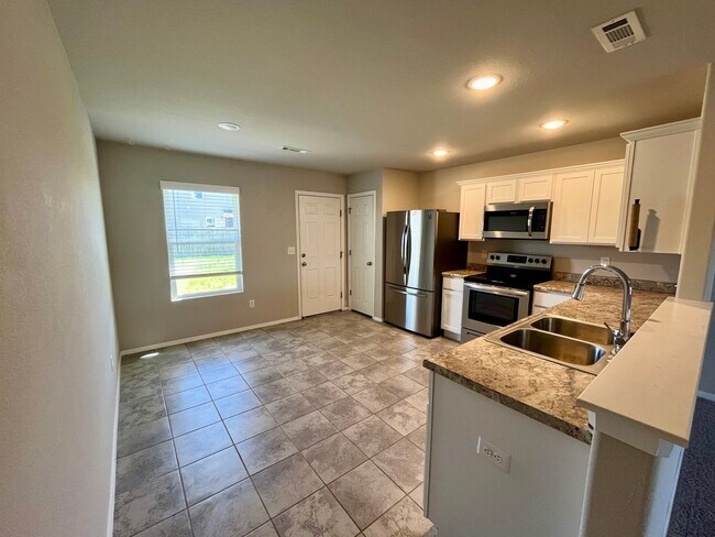 Building Photo - 1751 Forest Dr