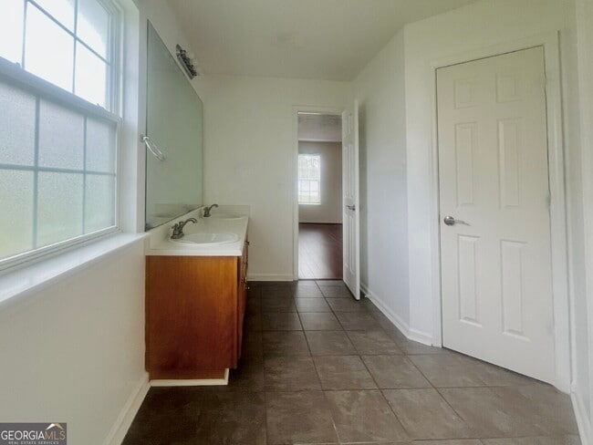 Building Photo - 435 Creekside Dr