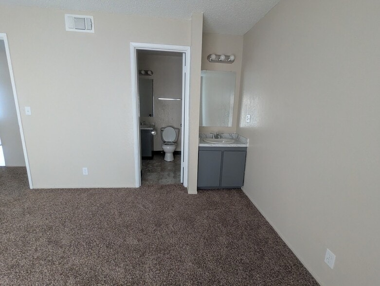 Building Photo - 939 Jamieson Ct